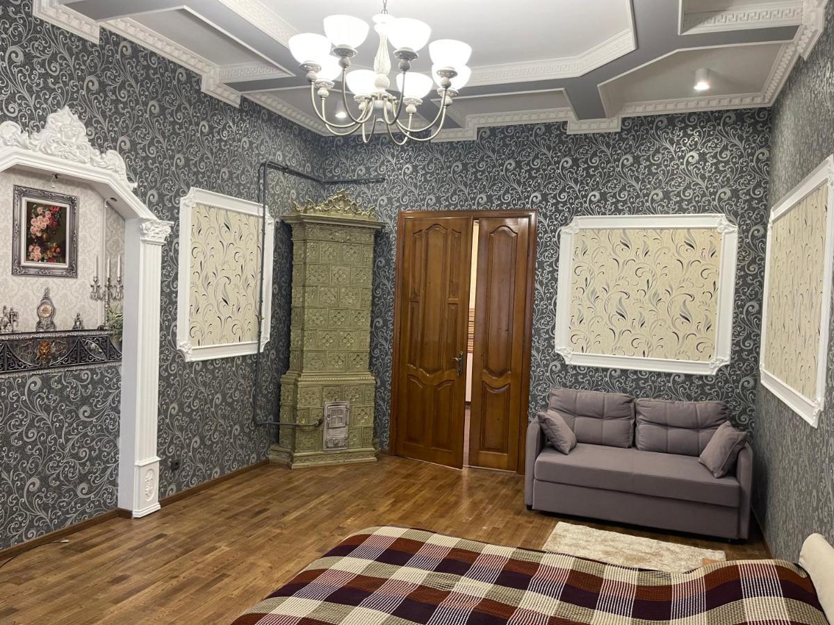 Lux Apartment In Zentrum Chernivtsi Exterior foto