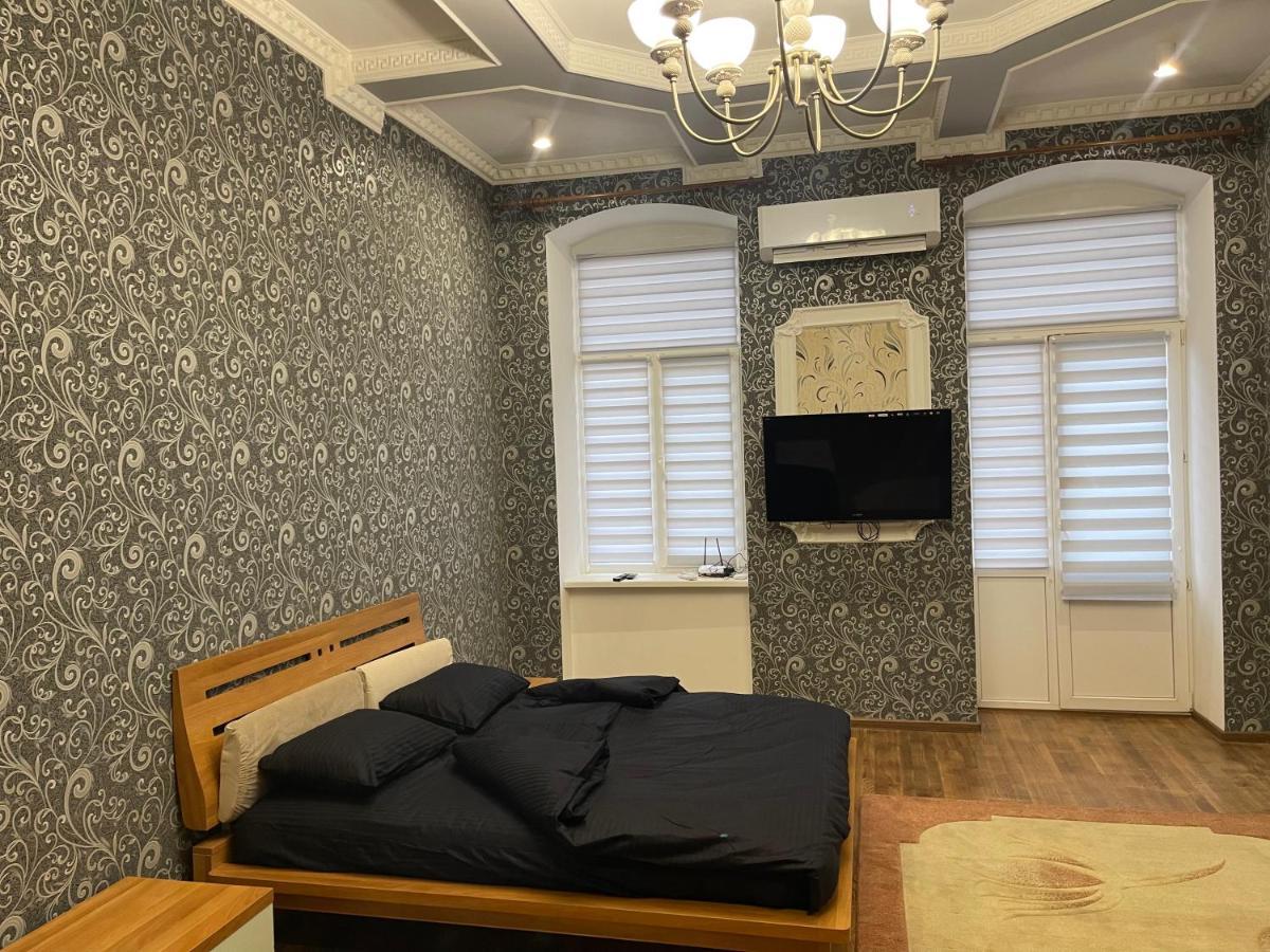 Lux Apartment In Zentrum Chernivtsi Exterior foto