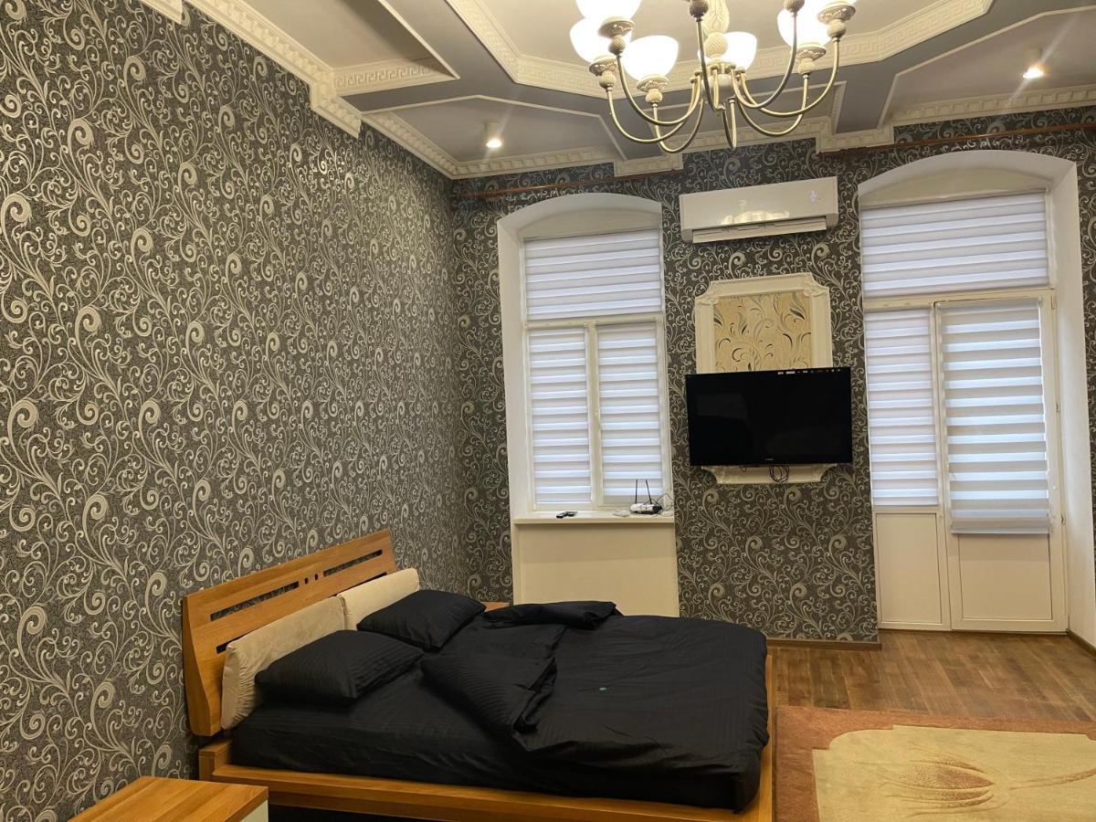 Lux Apartment In Zentrum Chernivtsi Exterior foto
